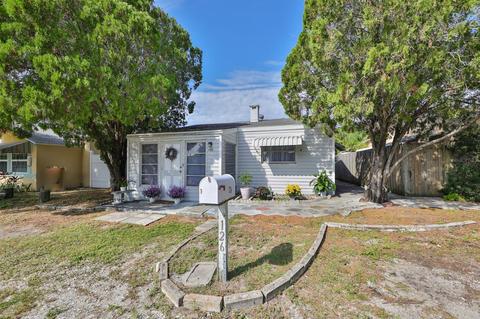 126 121st Ave, Treasure Island, FL 33706