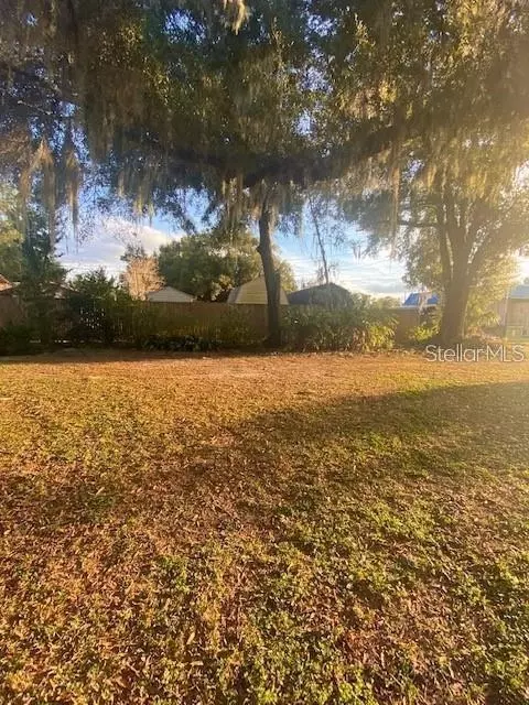 8 Th St, Zephyrhills, FL 33542