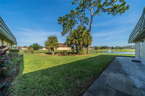 201 Kings Blvd #2, Sun City Center, FL 33573