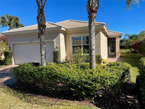 15824 Amber Falls Dr, Wimauma, FL 33598
