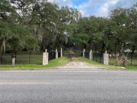 2613 N Valrico Rd, Seffner, FL 33584