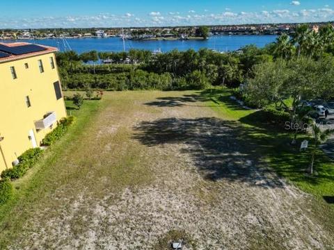 6101 Lagomar Ln, Apollo Beach, FL 33572