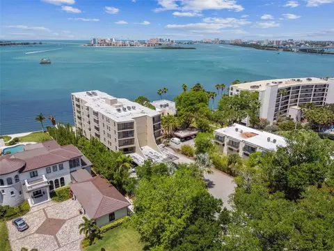 602 Lime Ave #304, Clearwater, FL 33756