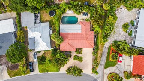 111 4th St, Belleair Beach, FL 33786
