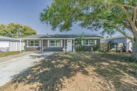 1605 Country Ln W, Clearwater, FL 33759