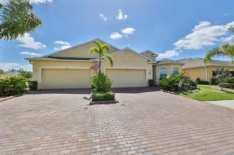704 Chipper Dr, Sun City Center, FL 33573