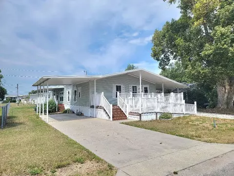 5121 Hill Dr, Zephyrhills, FL 33542