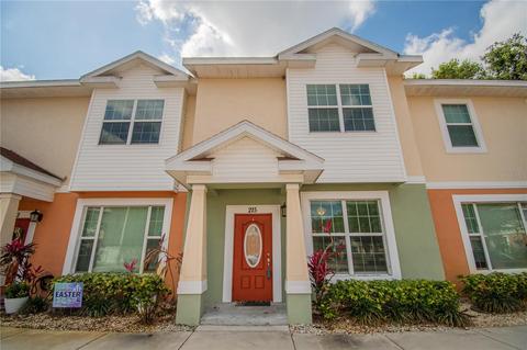 215 Alexander Woods Dr, Plant City, FL 33563