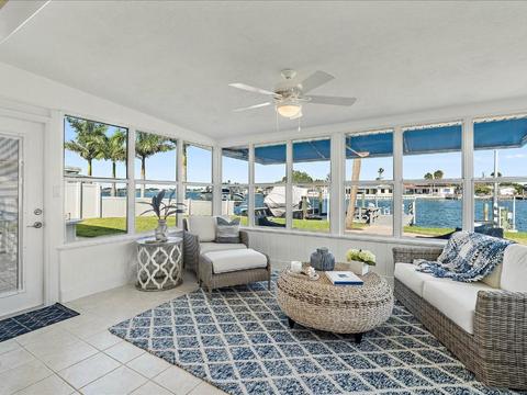 6749 Bay St, Saint Pete Beach, FL 33706