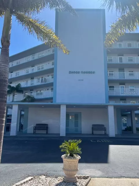 1868 Shore Dr S #211, South Pasadena, FL 33707