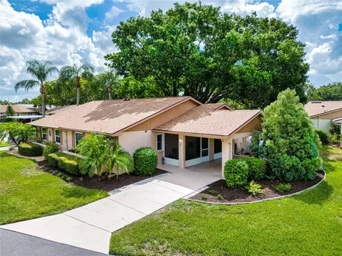 512 Foxglove Cir #B, Sun City Center, FL 33573