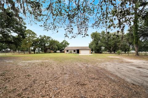5510 W Knights Griffin Rd, Plant City, FL 33565