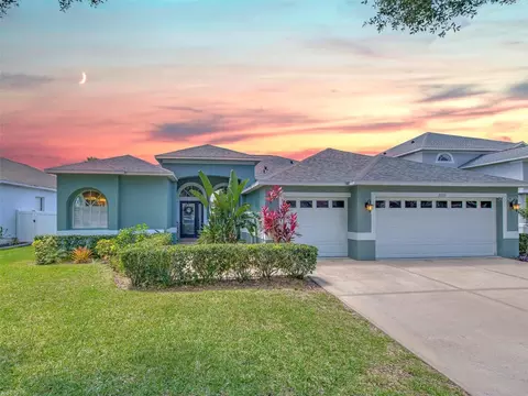 2705 King Surrey Ct, Valrico, FL 33596