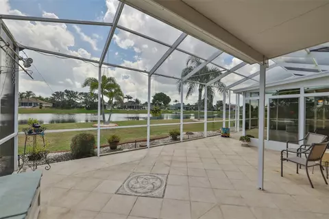 1127 Signature Dr, Sun City Center, FL 33573
