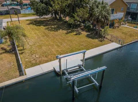 13931 Duley Ave, Hudson, FL 34667