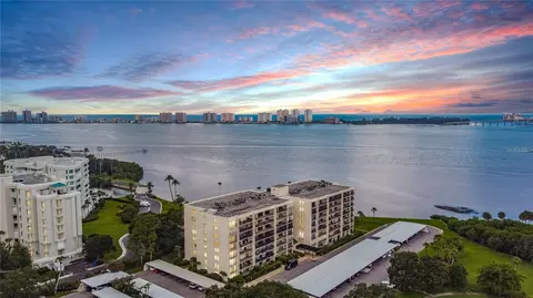 100 Oakmont Ln #403, Belleair, FL 33756