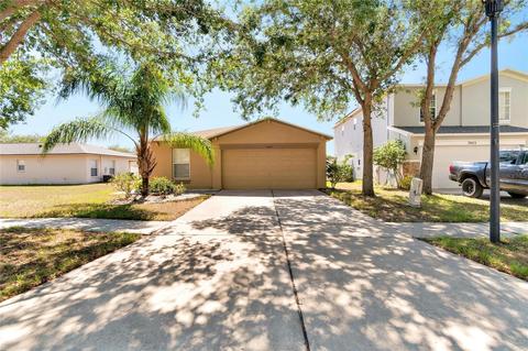 7845 Carriage Pointe Dr, Gibsonton, FL 33534