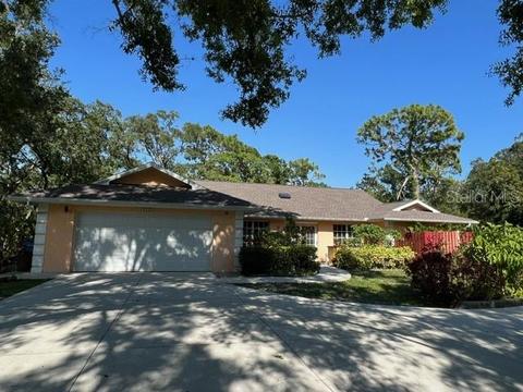 5530 Ravenwood Dr, Sarasota, FL 34243