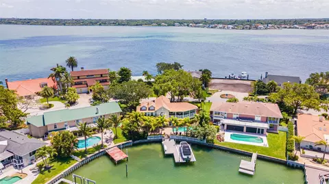 611 Belle Isle Ave, Belleair Beach, FL 33786