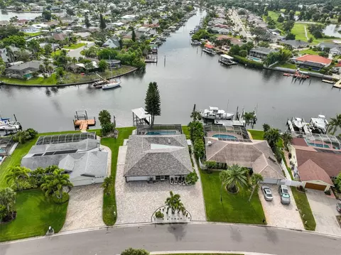 6431 Lake Sunrise Dr, Apollo Beach, FL 33572