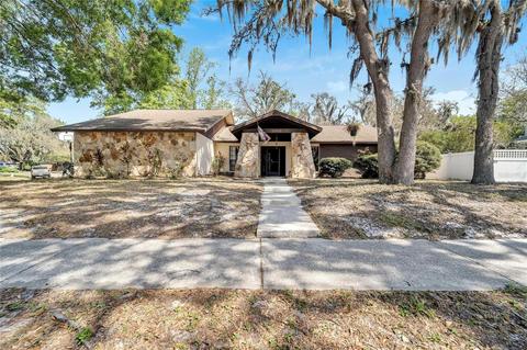2402 Sprucewood Ln, Plant City, FL 33563