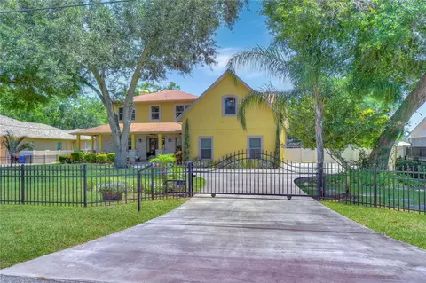 11909 Lake Ridge Rd, Tampa, FL 33618