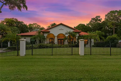 8525 Robin Hood Dr, Tampa, FL 33615