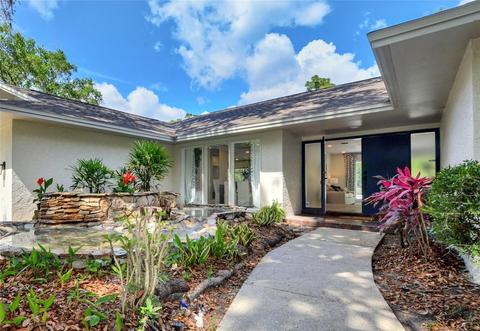 10439 Oakbrook Dr, Tampa, FL 33618