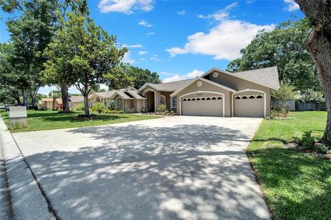 2904 Clubhouse Dr, Plant City, FL 33566