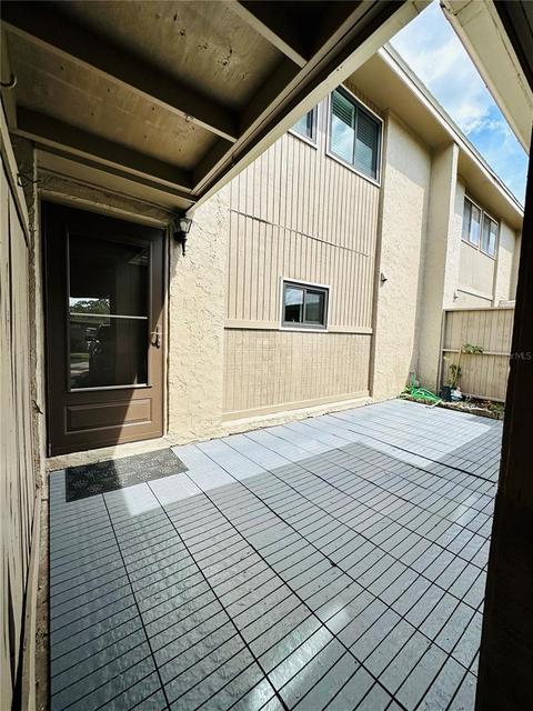8016 Gardenia Dr, Temple Terrace, FL 33637
