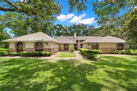17517 Mallard Ct, Lutz, FL 33559