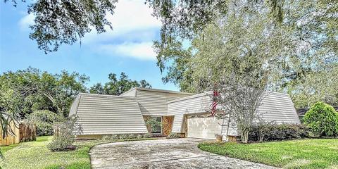 17727 Rivendel Rd, Lutz, FL 33549