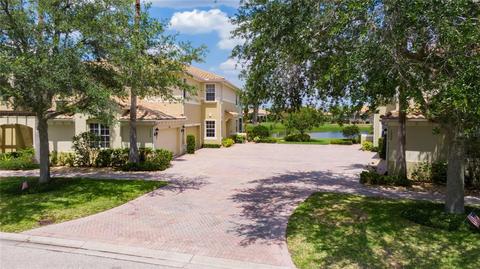 1332 Emerald Dunes Dr, Sun City Center, FL 33573
