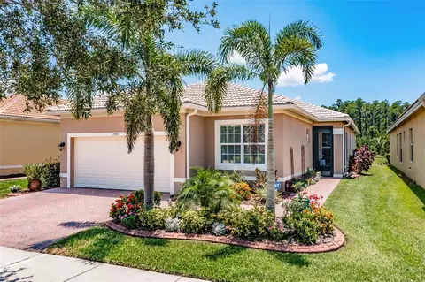 15923 Amber Falls Dr, Wimauma, FL 33598