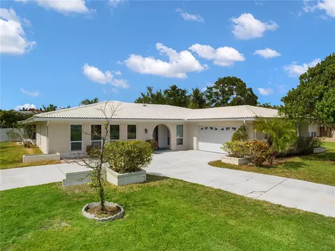 14997 Imperial Point Dr N, Largo, FL 33774