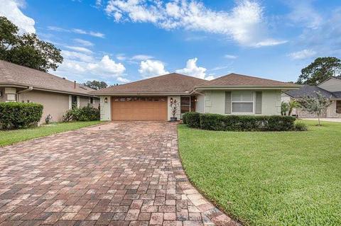 435 Sandestin Dr, Winter Haven, FL 33884