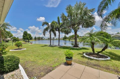 1021 Bluewater Dr, Sun City Center, FL 33573