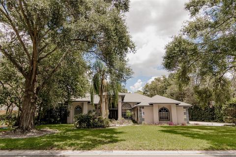 2920 Forest Club Dr, Plant City, FL 33566