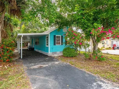 13226 3rd St E, Madeira Beach, FL 33708