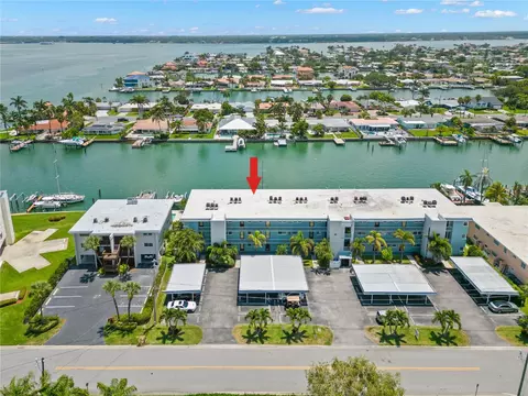 12405 3rd St E #202, Treasure Island, FL 33706