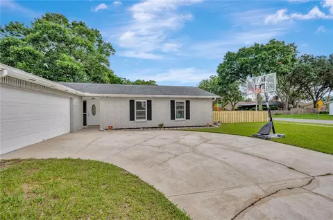3828 Highgate Dr, Valrico, FL 33594