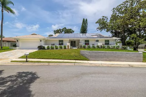 3004 Bluffs Dr, Largo, FL 33770