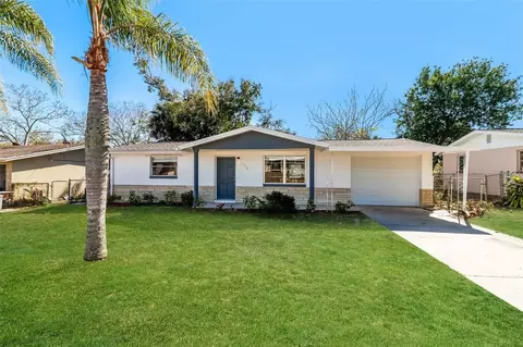 7210 Country Club Dr, Hudson, FL 34667