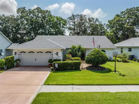 6650 Northlake Dr, Zephyrhills, FL 33542