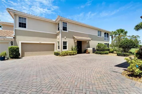 1367 Emerald Dunes Dr, Sun City Center, FL 33573