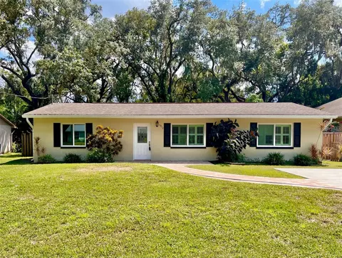 1912 Taylor Ln, Tampa, FL 33618