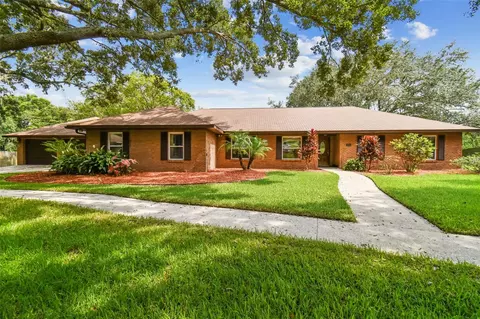 2714 Golf Heights Cir, Valrico, FL 33596