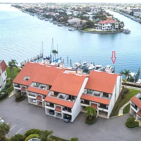 132 1st St E #108, Tierra Verde, FL 33715