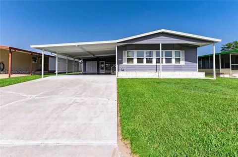 5633 Cheyenne St, Zephyrhills, FL 33542