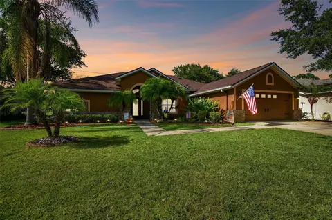 16920 Falconridge Rd, Lithia, FL 33547